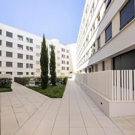By The With Pool And Private Parking Apartamento Cambrils