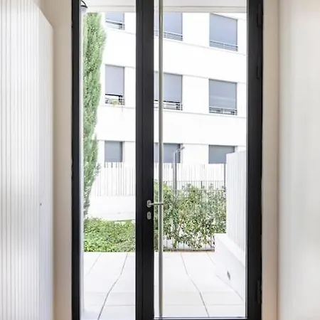 Apartamento By The With Pool And Private Parking