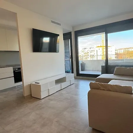 By The With Pool And Private Parking Apartamento *