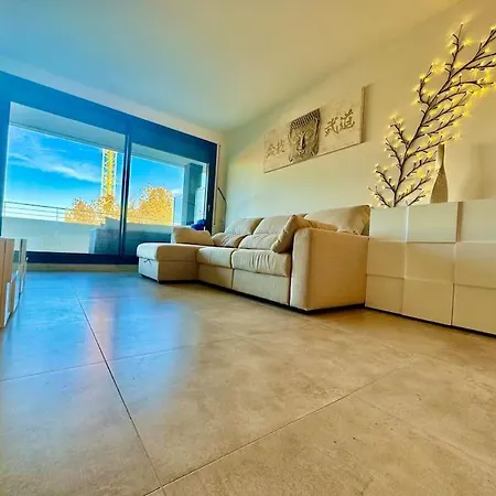 By The With Pool And Private Parking *