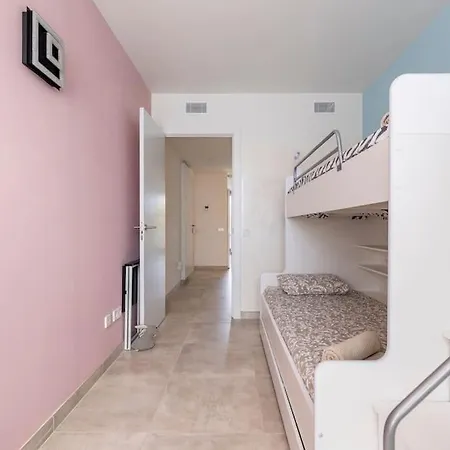 By The With Pool And Private Parking Cambrils