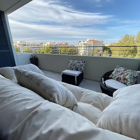 By The With Pool And Private Parking *