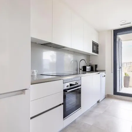By The With Pool And Private Parking *