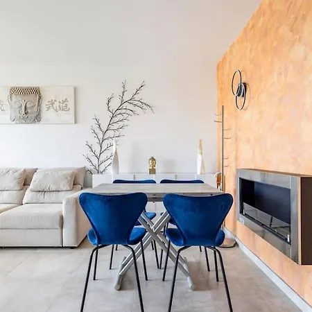 By The With Pool And Private Parking Cambrils