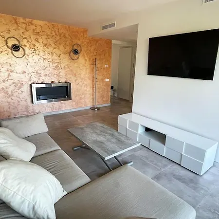 By The With Pool And Private Parking