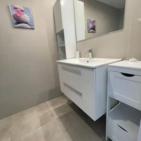 By The With Pool And Private Parking *