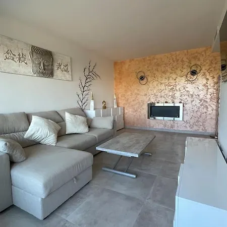 By The With Pool And Private Parking Apartment *