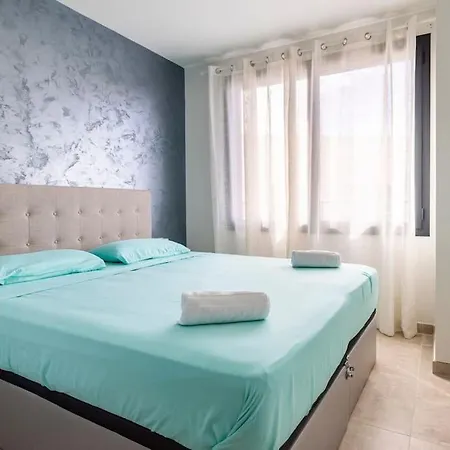 By The With Pool And Private Parking *