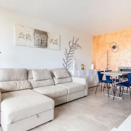 Διαμέρισμα By The With Pool And Private Parking Cambrils